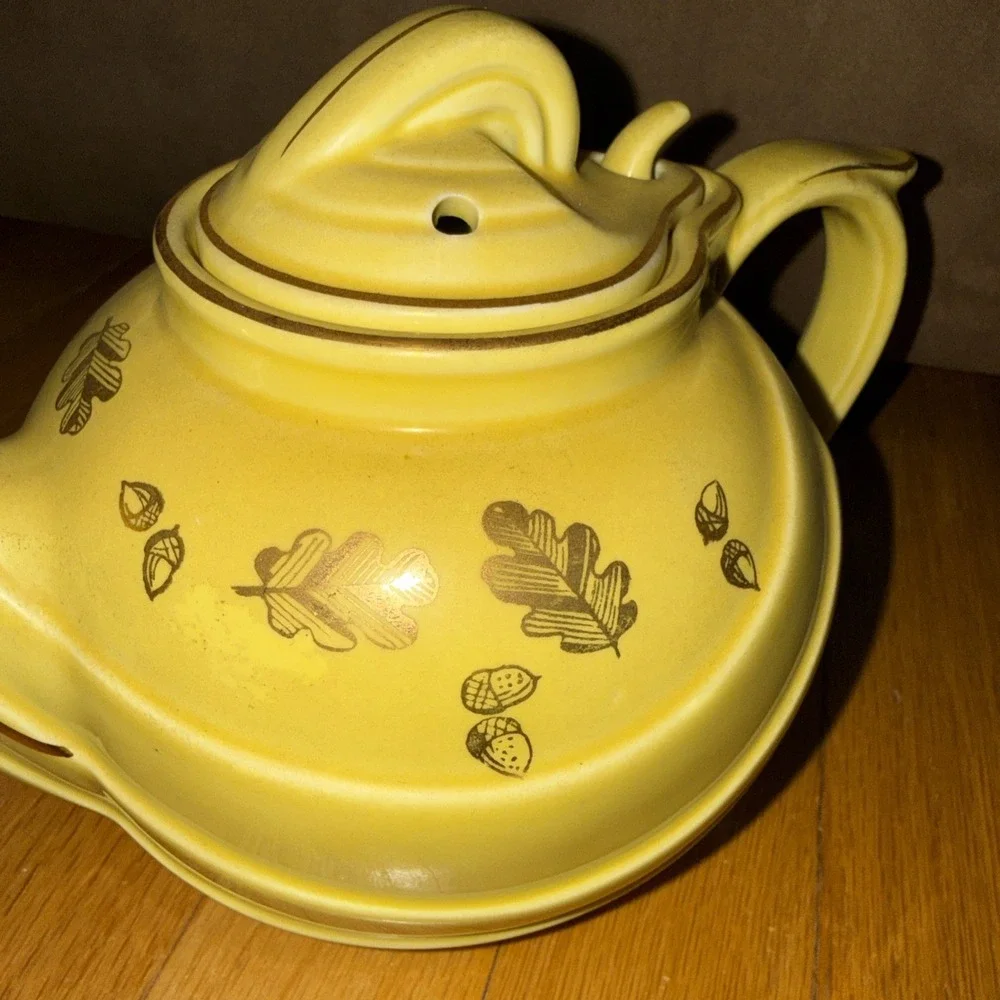 Vintage Hall #799 6-Cup Yellow Teapot w/Leaf Designs Excellent Condition!!